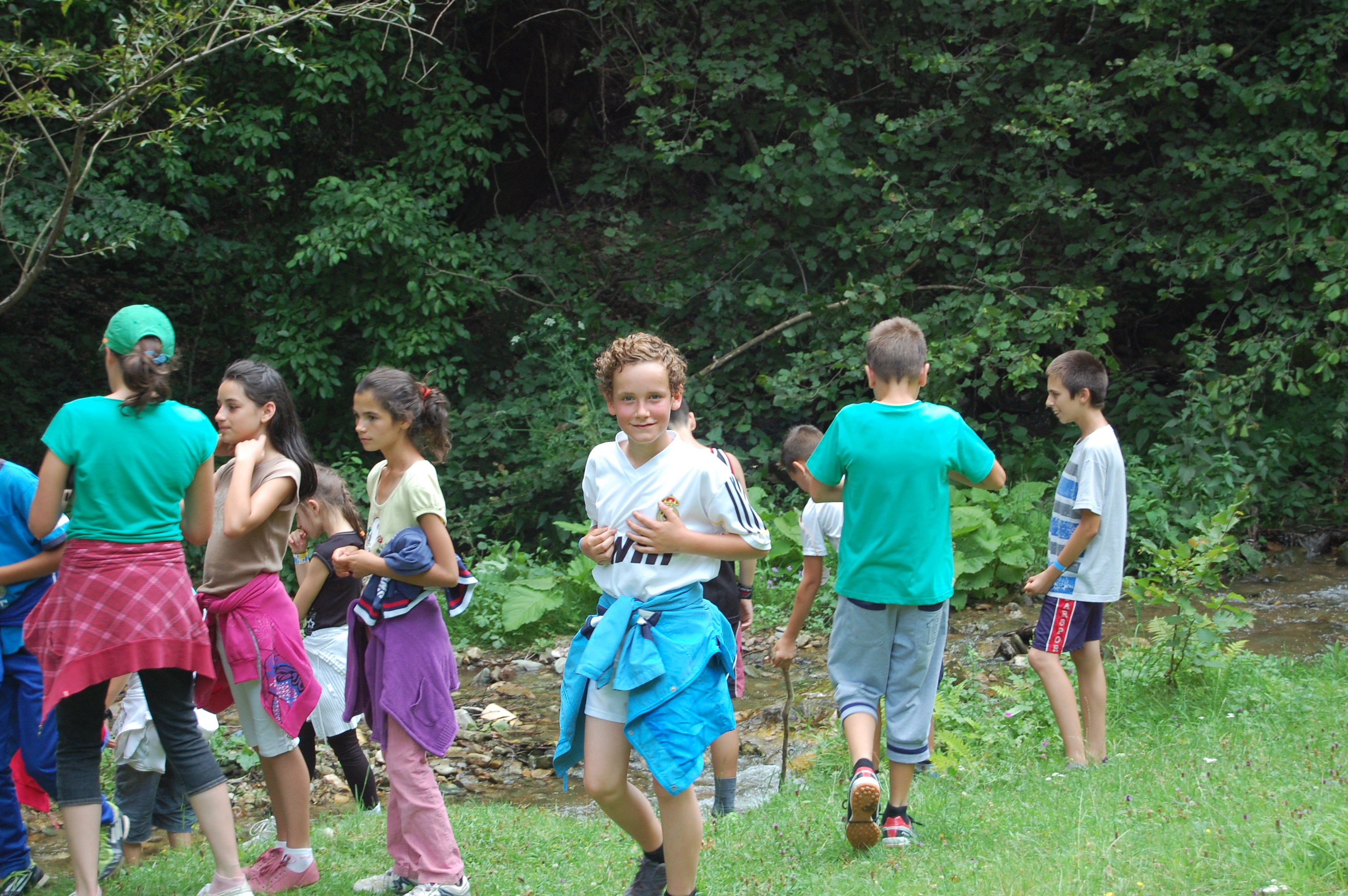Spel en plezier tijdens het kamp in Roemeni